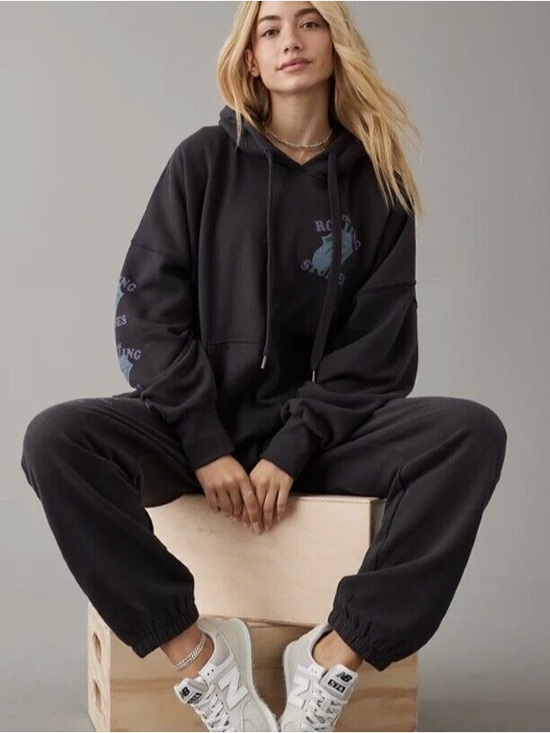 American Eagle Outfitters Tops - American Eagle This Feels Seriously Huggable Oversized Rolling Stones Hoodie